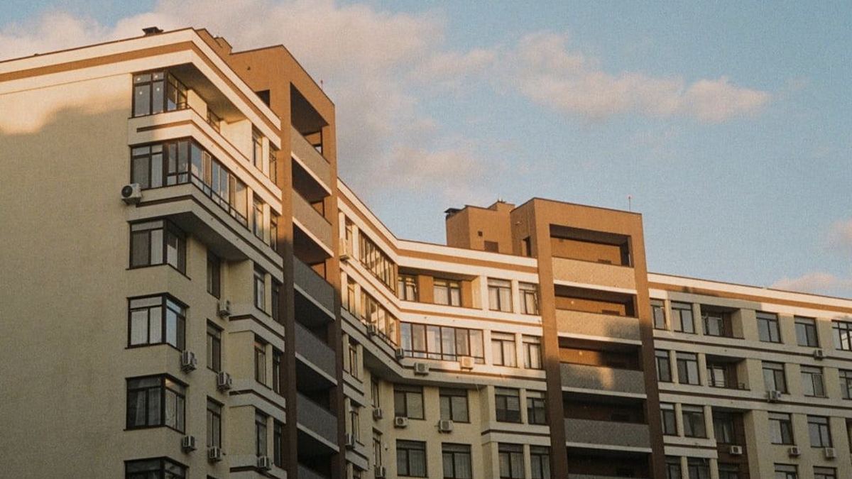 Apartment building and commercial property insurance